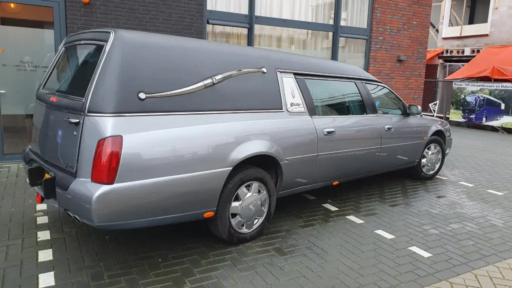 Cadillac grijze rouwauto - foto 3