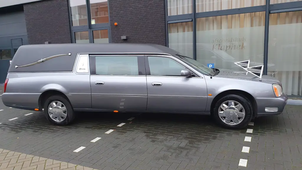 Cadillac grijze rouwauto - foto 1